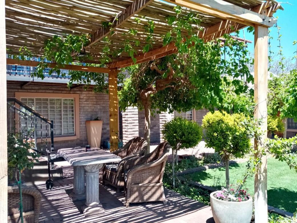 Wisteria Lane Guesthouse Postmasburg 外观 照片