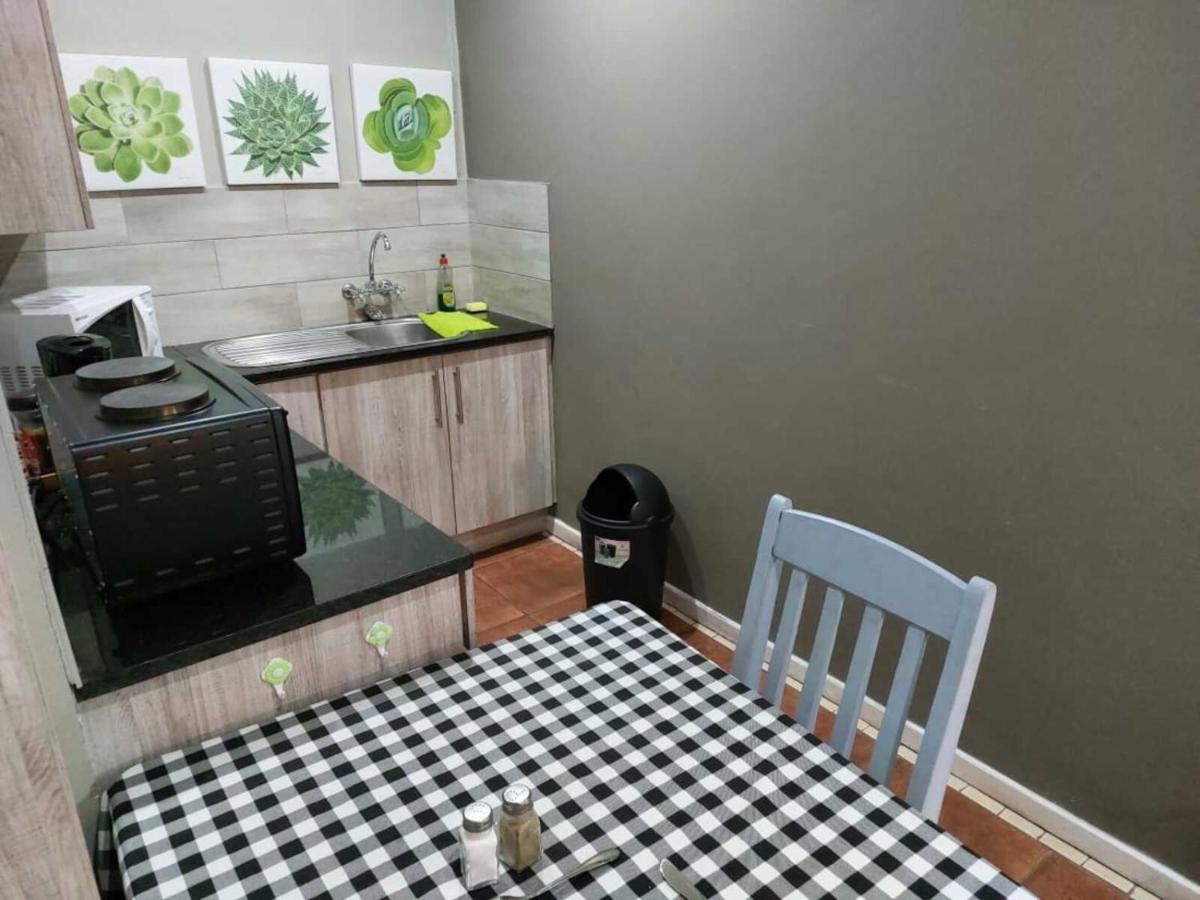 Wisteria Lane Guesthouse Postmasburg 外观 照片